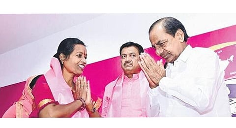 Chief Minister K Chandrasekhar Rao welcomes leaders from Maharashtra into BRS fold in Hyderabad on Saturday. (Photo | Express)