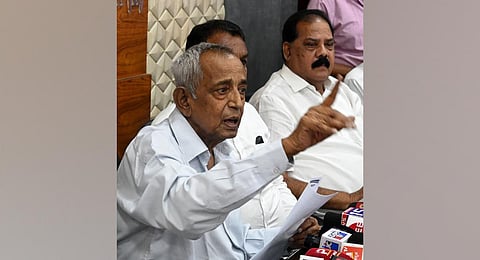 Karnataka State Contractors’ Association chief D Kempanna addresses the media on Friday. (Photo | Shashidhar Byrappa)