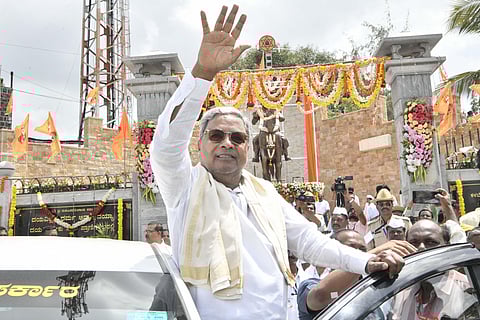 Karnataka CM Siddaramaiah arrives to unveil a statue of social reformer Basaveshwara in Athani on Friday. (Photo Express)