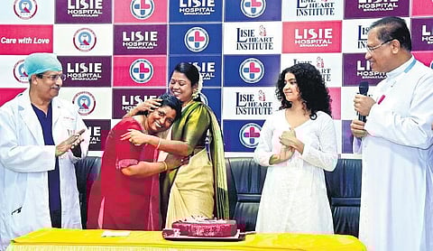 Elsamma James hugging the donee of her brother’s heart, Sruthi. Dr Jose Chacko Periyapuram, cardiac surgeon, actress Anna Ben and Fr Paul Karedan, director of Lisie Hospital, are also seen | A Sanesh