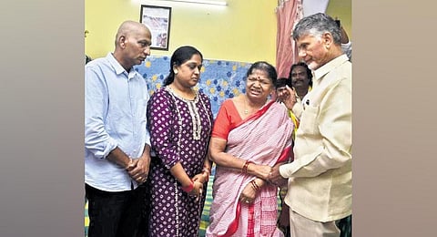 N Chandrababu Naidu consoling Gaddar's family. (Photo | Express)