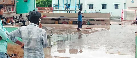 Patients and residents have demanded to renovate the government hospital building and increase the number of seats | Express