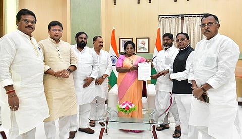 Congress leaders make a representation to Governor Tamilisai Soundararajan on flood situation in Hyderabad on Tuesday. (Photo | Vinay Madapu)