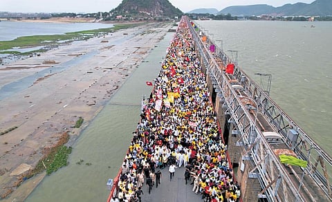 TDP general secretary Nara Lokesh crossing Prakasam Barrage as Yuva Galam Padayatra entered Vijayawada on Saturday | Prasant Madugula
