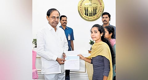 Rudra Rachana hands over a cheque of Rs 1 lakh along with a letter to Telangana Chief Minister K Chandrashekar Rao on August 9.