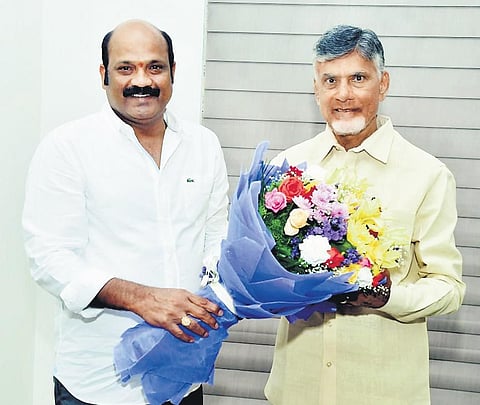 Yarlagadda Venkata Rao called on TDP supremo N Chandrababu Naidu on Sunday. (Photo | Express0