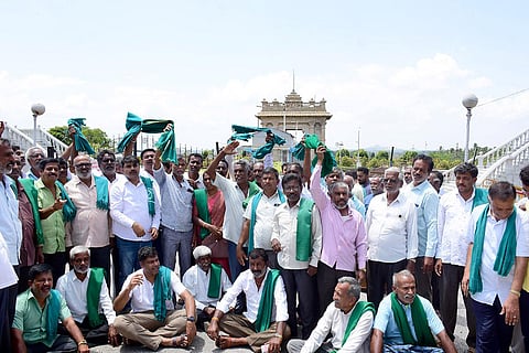 MLA Darshan Puttannaiah and farmers stage protest opposing release of cauvery water to Tamil Nadu in front of the KRS Dam in Srirangapatna taluk of Mandya district on August 17, 2023. | Udayshankar S