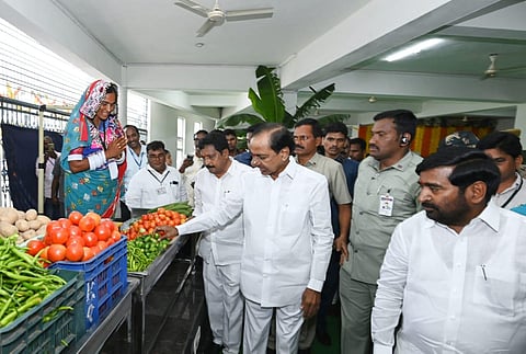 Chief Minister K Chandrasekhar Rao interacts with a vendor after inaugurating an integrated market in Suryapet on Sunday. (Photo | Express)