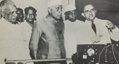 Former PM Jawaharlal Nehru (C) with ISRO founder Vikram Sarabhai (R) in Ahmedabad, on Feb 10, 1962, before the formal announcement of INCOSPAR. (Photo | Twitter @Jairam_Ramesh)