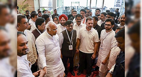 Congress chief Mallikarjun Kharge, Rahul Gandhi, Shiv Sena's Sanjay Raut, Aditya Thackeray and other leaders arrive to participate in the INDIA alliance meeting. (Photo | PTI)