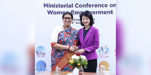 Union Minister Smriti Irani with Singapore Minister of State for Social & Family Development and Home Affairs Ms. Sun Xueling on day 2 of 'Ministerial Conference on Women’s Empowerment'.