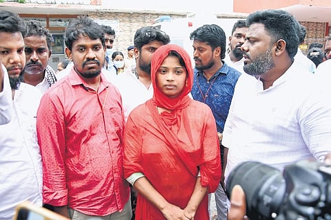 FILE - Azeesa Abdul, the boy’s mother, addresses reporters outside the Government Institute of Child Health in Chennai, on July 2, 2023. (Photo | Ashwin Prasath, EPS)