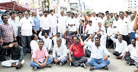 YSRC cadres stage a protest during Chittoor district bandh on Saturday. (Photo | Express)