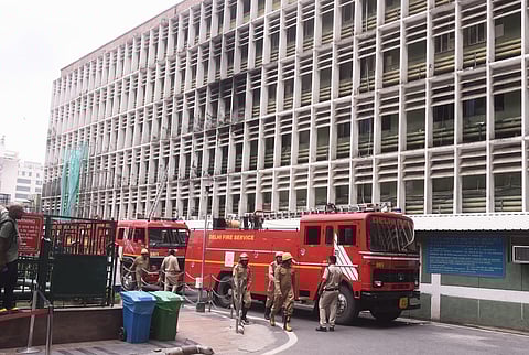 Rescue operations are underway after a fire broke out at the All India Institute Of Medical Sciences (AIIMS) hospital in Delhi on Monday. (Photo | Parveen Negi, EPS)