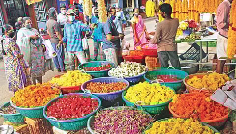 The flower market in Thiruvananthapuram buzzing with activities on the eve of Onam. (File Photo)