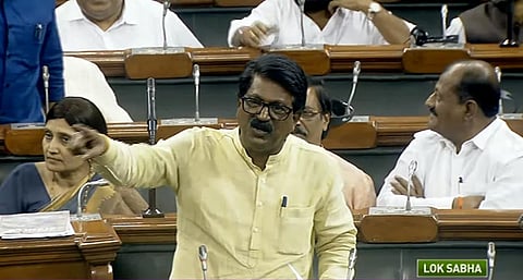 Shiv Sena MP Arvind Sawant said the Center was unfairly favoring Gujarat at the expense of Maharashtra (Screengrab courtesy Sansad TV)
