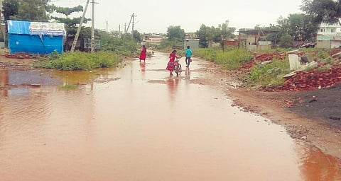 Road waterlogged due to poor drainage system in Budhavarpeta in Kurnool I express
