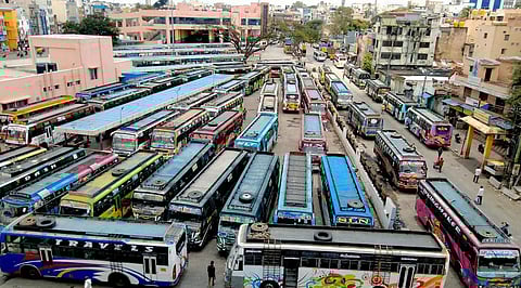 Private bus seen parked at Kalasipalyam bus stand as the private vehicle drivers called on bundh in Bengaluru.(Photo | Shashidhar Byrappa)