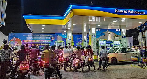 People were seen thronging a petrol pump ahead of pump operators' protests across Rajasthan, in Ajmer, Tuesday, Sept. 12, 2023. (Photo | PTI)
