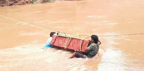 Family members crossing Kalipenu river with the woman’s body | Express