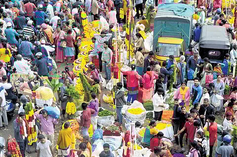 People purchase flowers and other pooja materials at the City Market on the eve of Gowri-Ganesha festival in Bengaluru on Sunday. (Photo | Shashidhar Byrappa, EPS)