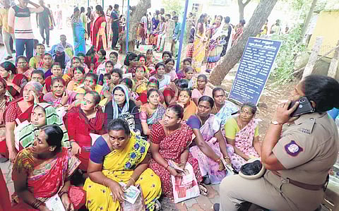 Beneficiaries who did not receive the honorarium waiting at the north taluk office for re-verification in Madurai on Tuesday | k k sundar