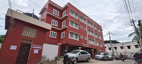 Coimbatore city police have decided to knock down the compound wall of the Rathinapuri police station, which remains unused for more than a year after it was inaugurated.