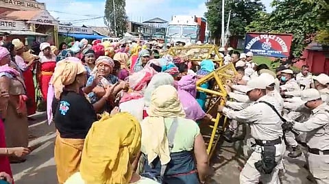 The protestors attempted to court arrest in all five districts of Imphal Valley (Photo | Express)