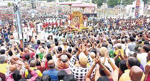 Devotees throng Srivari temple to witness Kalpavruksha Vahanam | Express