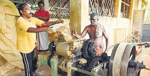 Labourers ready the clay with the help of machines at Thozhukkal Manpathra Vyavasaya Cooperative Society