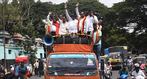 Kannada Activists Vattal Nagaraj urging people to take in Karnataka bandh on Friday against the state government decision to release Cauvery Water to Tamil Nadu. (Photo | EPS)