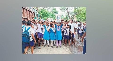 Students protest the death of the girl. (Photo | Express)