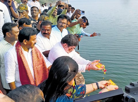 Transport and BC Welfare Minister Ponnam Prabhakar prays as he offers flowers to Manair river after releasing water from Lower Manair Dam in Karimnagar on Sunday
