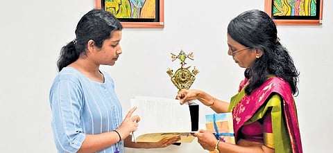 A sculptor and painter, Hemalatha infuses her artwork to spread the love and affection that have existed through the ages.