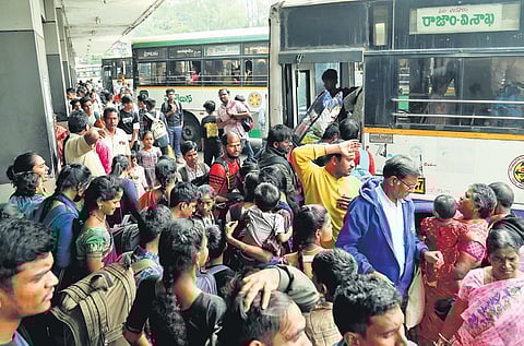Heavy rush seen at RTC Complex in Visakhapatnam on Thursday, January 11, 2024. (Photo | G Satyanarayana, EPS)