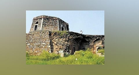 Tthe ruins of the 14th-century city of Delhi, Siri (Jahanpanah) established by Alauddin khilji.