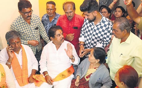 LoP R Ashoka interacts with the family members of Srikant Poojari in Hubballi on Wednesday | D Hemanth