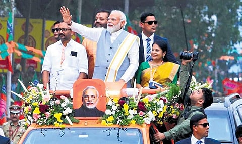 Mahila Morcha state president Nivedida Subramanian with Prime Minister Modi during the roadshow in Thrissur on Wednesday