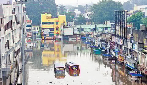 Flood at Tirunelveli Junction bus stand | Express