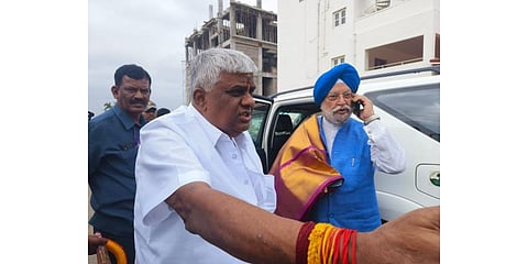  JDS leader HD Revanna with Union Minister Hardeep Singh Puri in Haradanahalli on Monday. (Photo | Express )