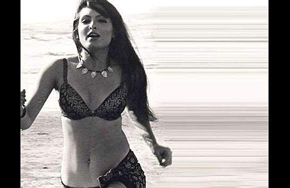 Parveen Babi in 'Yeh Nazdeekiyan'.