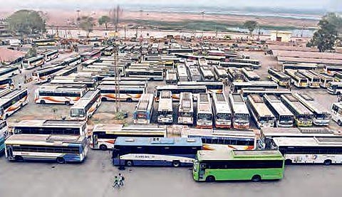 STA, held in Thiruvananthapuram, decided to issue a notification regarding the scheduling of the private stage carriages to avoid competition and ensure road safety.