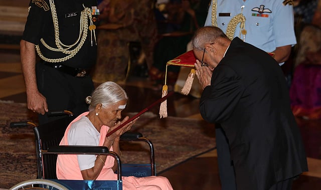 Former President Pranab Mukherjee presents the Nari Shakti Puraskar to V Nanammal, on the occasion of International Women's Day at Rashtrapati Bhavan in New Delhi. (File Photo | Shekhar Yadav, EPS)