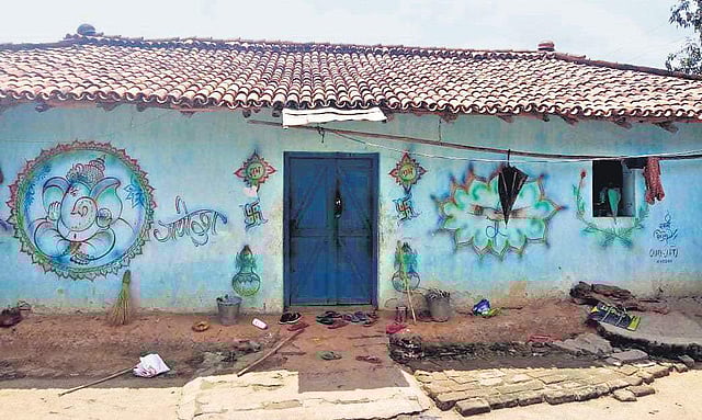 The ‘kaccha’ house built by Havaldar Ram Ratan Mahto in Simdega district of Jharkhand. He is father to three daughters and a son. (Photo | Express)