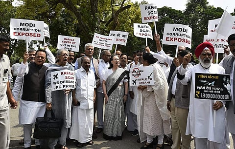 Sonia Gandhi with Congress MPs protesting against the Rafale deal demanding a Joint Parliamentary Committee probe outside Parliament House in New Delhi on Friday. (Photo | Shekhar Yadav/EPS)