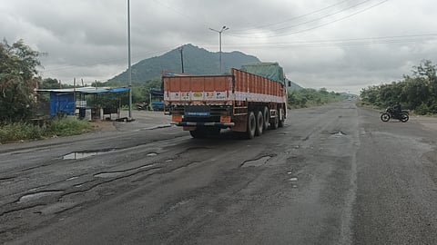 The bypass connecting Thanneerpandhal and Thuraiyur Road was laid about ten
years ago to ease congestion woes in Perambalur town.
