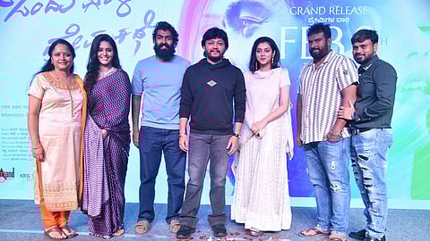 Ganesh along with the team of 'Ondu Sarala Prema Kathe'