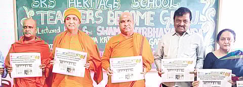 Swamy Nirbhayananda Saraswati of the Ramakrishna Ashram, Prakashanada Swamiji, Brahmanistananda Saraswathi Swamiji, President of the SRS educational institution BA Lingareddy, secretary Sujatha Lingareddy, at the silver jubilee of the Shivamogga edition of the TNIE newspaper at Chitradurga on Friday.