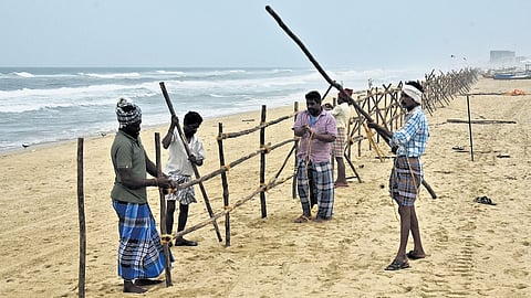 Barricades being installed on Marina to restrict festive crowds.