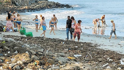 Unkempt Fort Kochi beach leaves
Kochi corp, dist admn facing heat